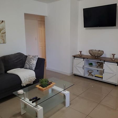 Sophisticated Dania Beach Suites Near The Beach ภายนอก รูปภาพ