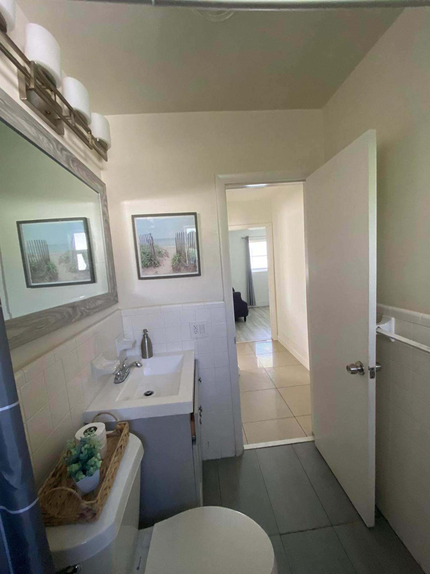 Sophisticated Dania Beach Suites Near The Beach ภายนอก รูปภาพ