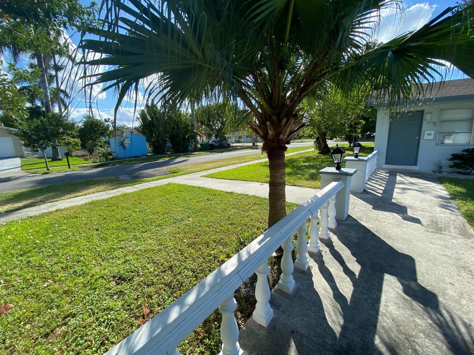 Sophisticated Dania Beach Suites Near The Beach ภายนอก รูปภาพ