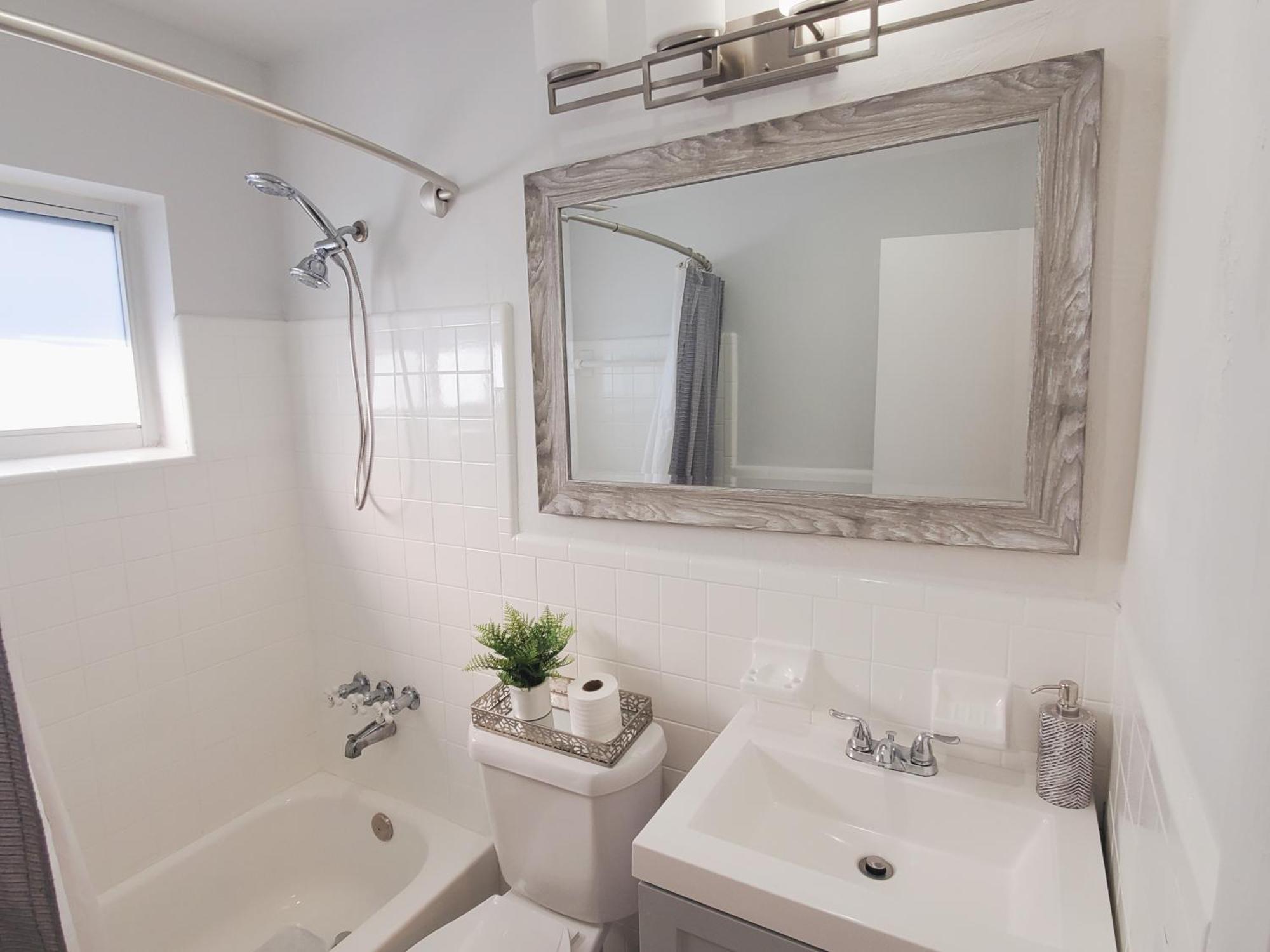 Sophisticated Dania Beach Suites Near The Beach ภายนอก รูปภาพ