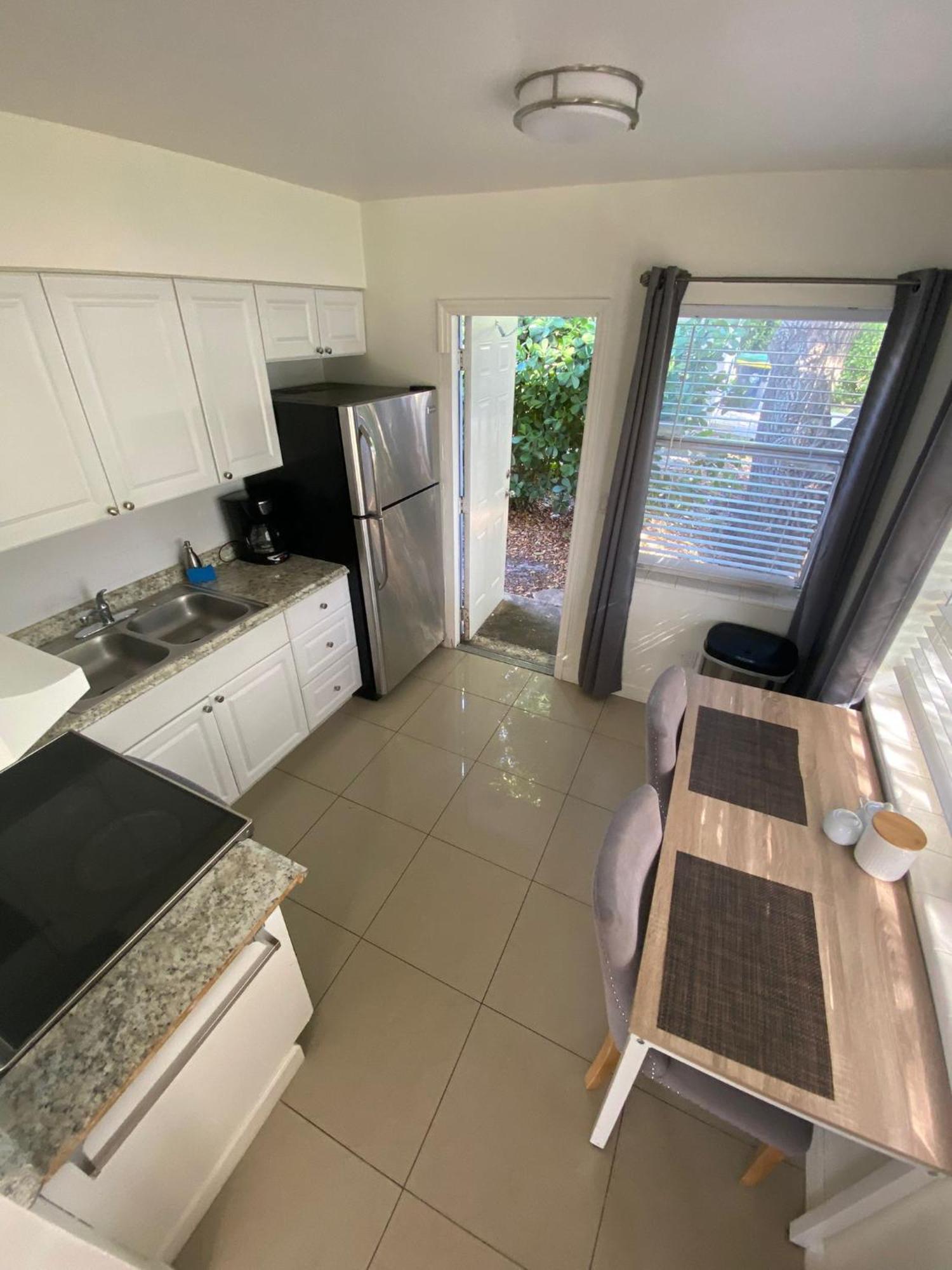 Sophisticated Dania Beach Suites Near The Beach ภายนอก รูปภาพ